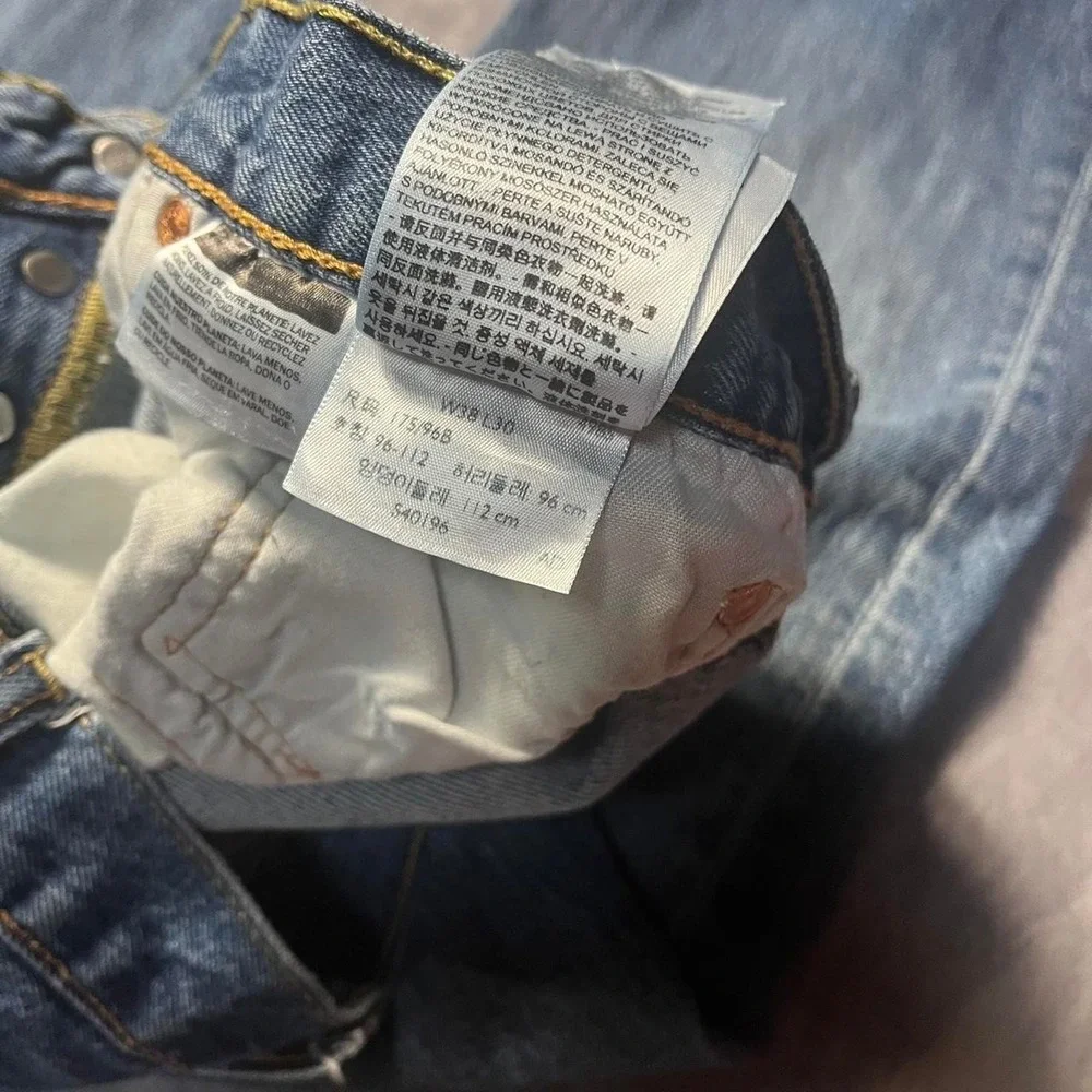 Y2K 2000s Levi's 501 Mid Wash Blue Denim Jeans